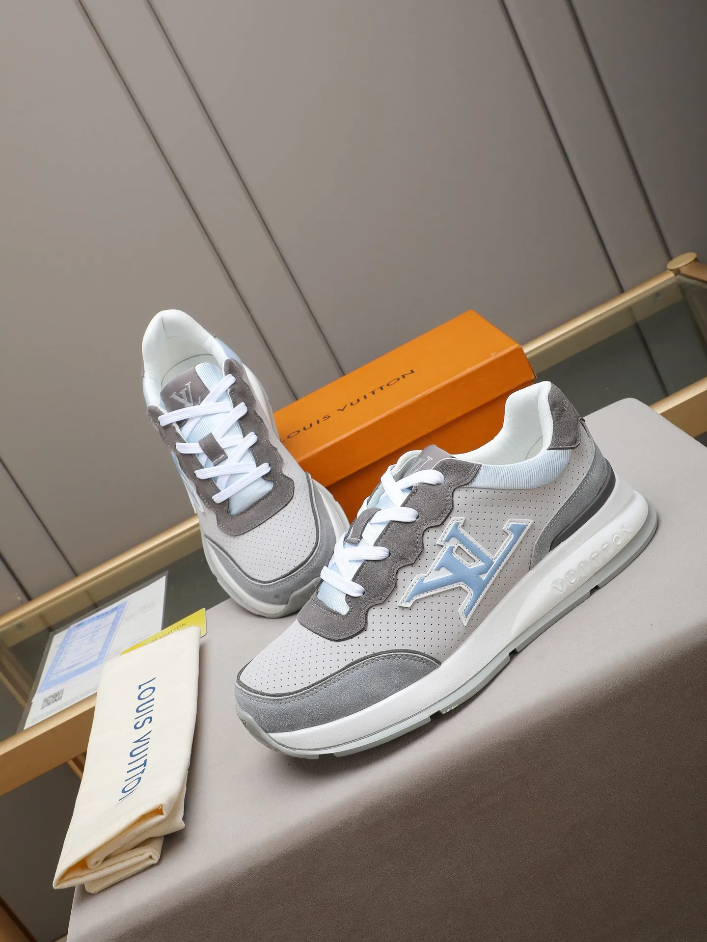 Men's shoes 💰460 Brand: LOUIS VUITTON Louis Vuitton LV Size: 38 39 40 41 42 43 44 (45 customized) Fabric: original cowhide cowhide 🔸Inside of: mesh 🔺Sole: counter foam outsole